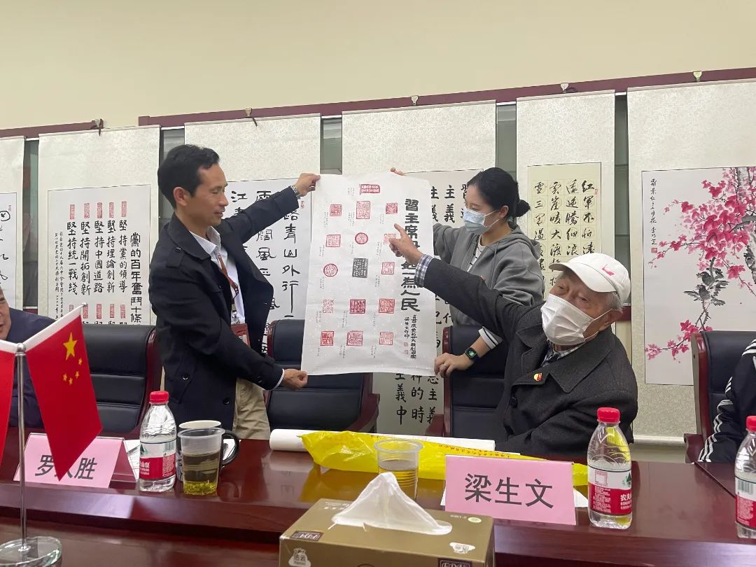梁生文介绍篆刻.jpg