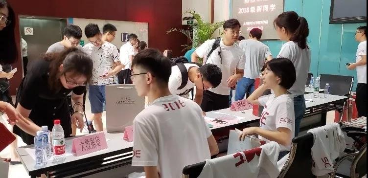 院研会学生干部及志愿者.jpg
